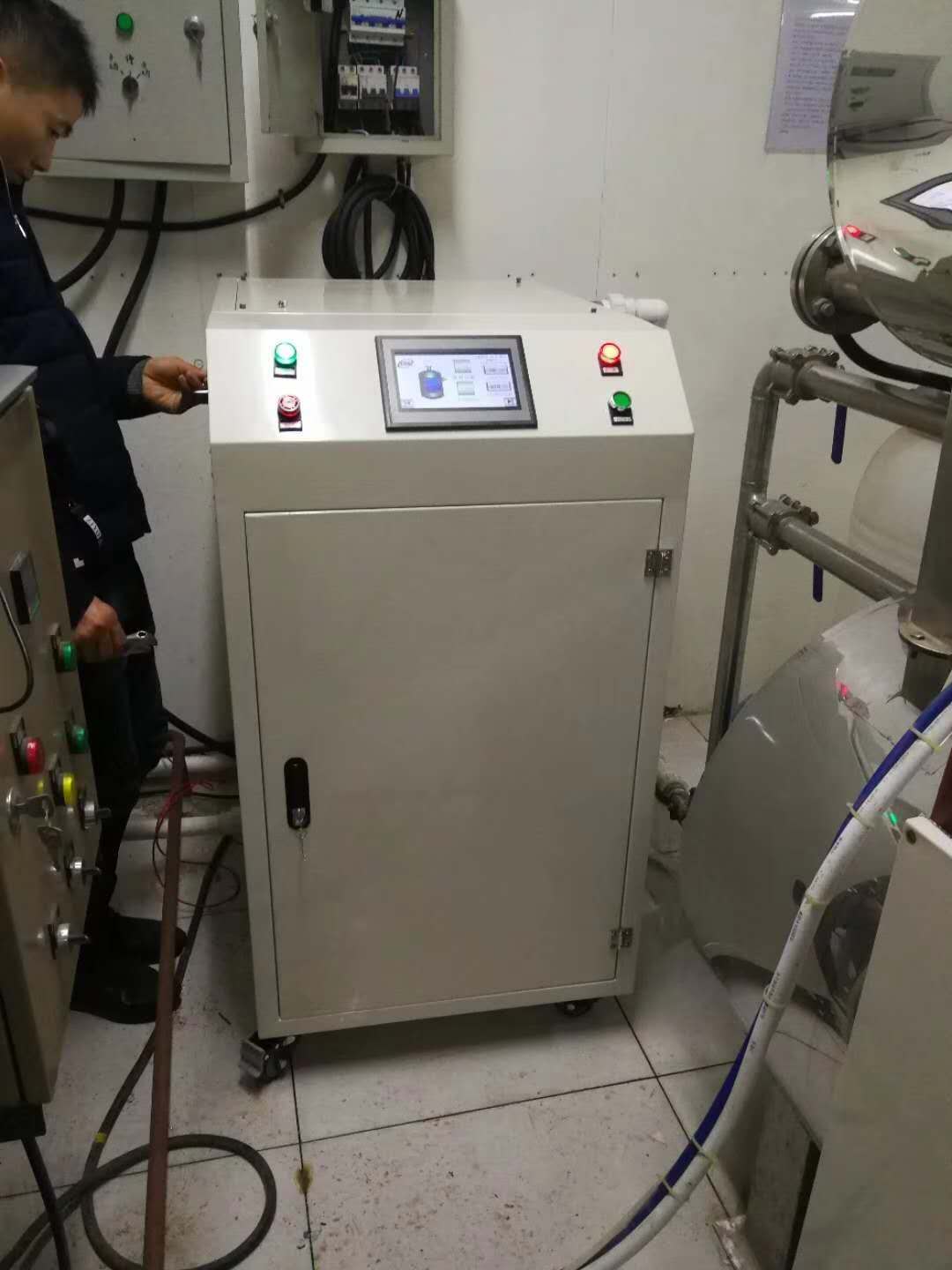 Das industrielle elektrische Heizelement wird beschädigt